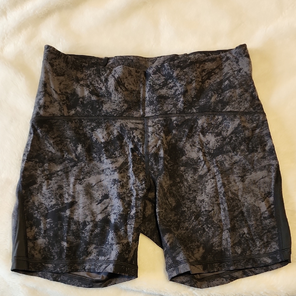 Lululemon Women's Black Patterned Shorts